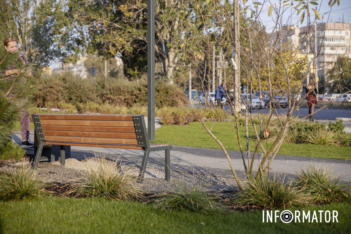 Оригинальные качели, батуты и зеленая зона отдыха: как выглядит новый сквер на Донецком шоссе в Днепре 7