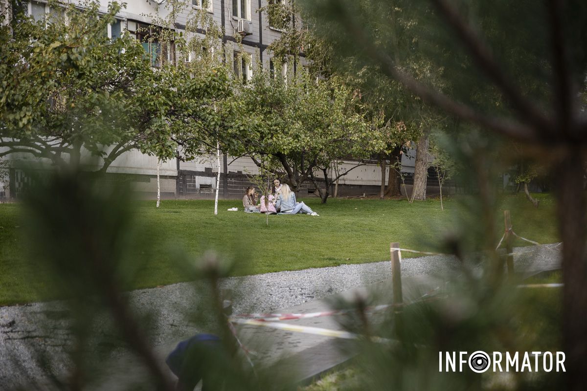 Оригинальные качели, батуты и зеленая зона отдыха: как выглядит новый сквер на Донецком шоссе в Днепре 3