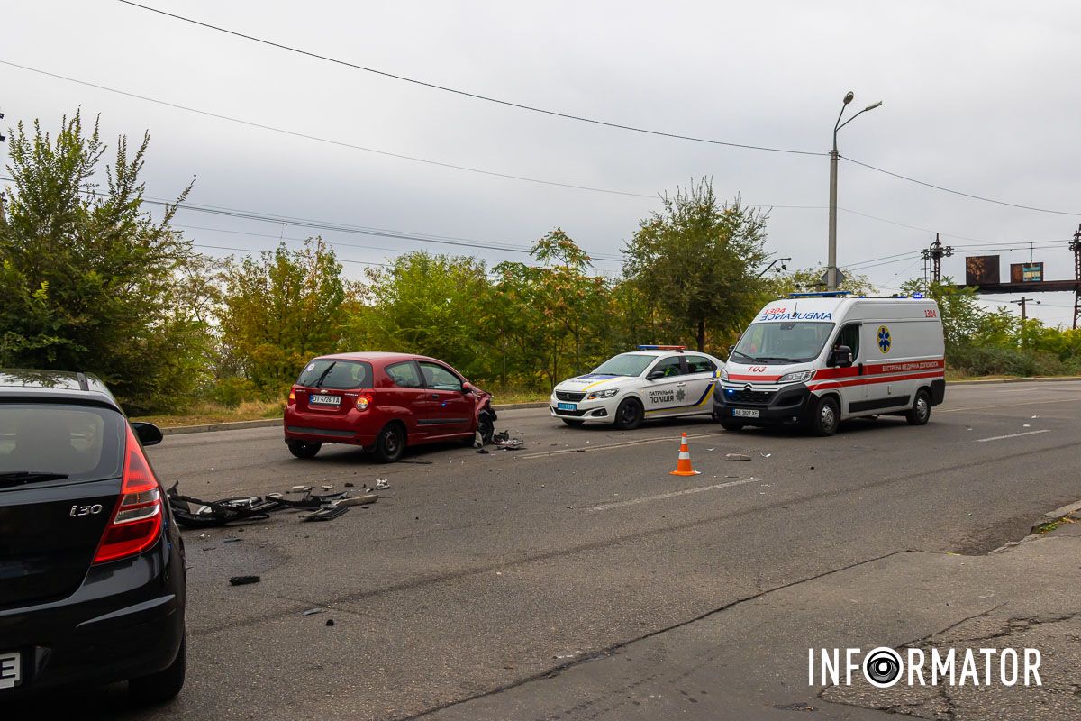У Дніпрі на вулиці Третьої штурмової бригади зіштовхнулись Hyundai та Chevrolet: утворився затор 7