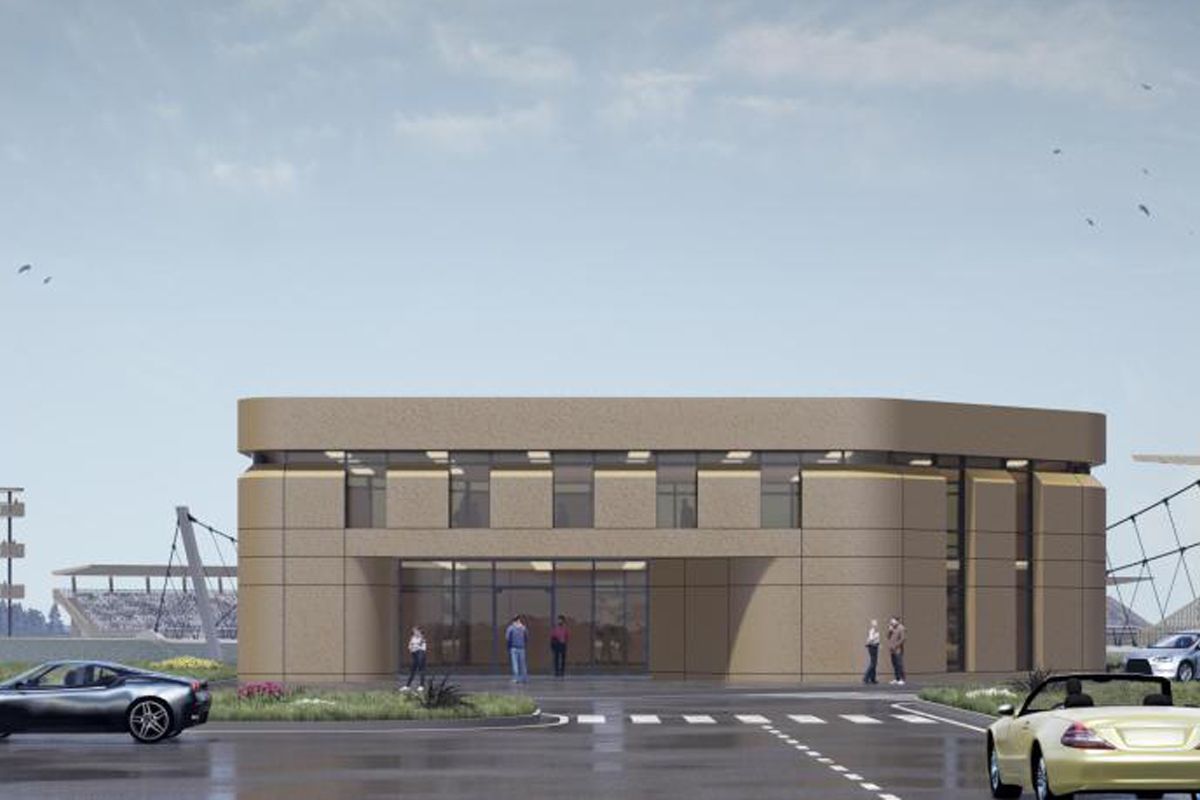 На участке будет заправочная станция, парковочные места и здание пункта управления гонкой На участке будет заправочная станция, парковочные места и здание пункта управления гонкой