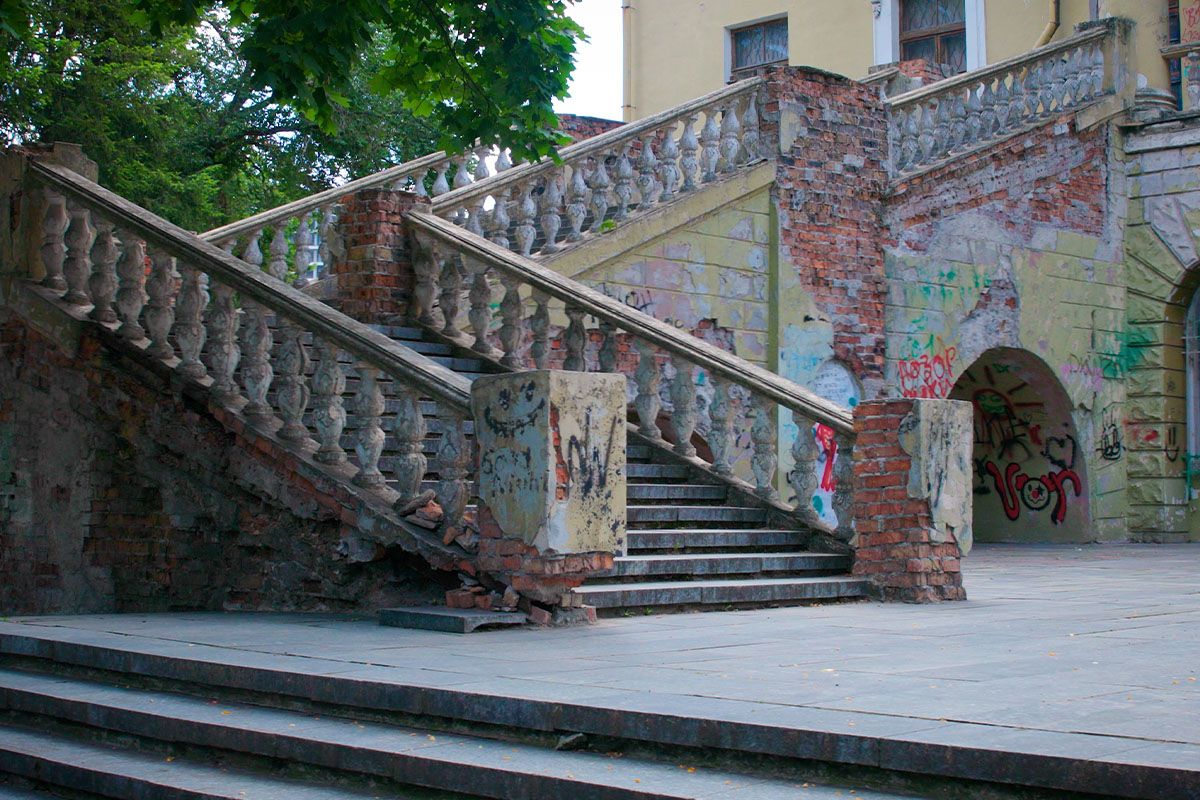 По ее словам, многие считают, что это здание «живет» до тех пор, пока его посещают люди "Среди нас живут потомки Александра Калиостро": 2 часть тайн дворца Потемкина в Днепре 3