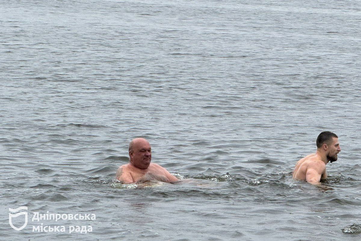 “Після купання відчула приплив енергії”: у Дніпрі стартував сезон зимового плавання 3