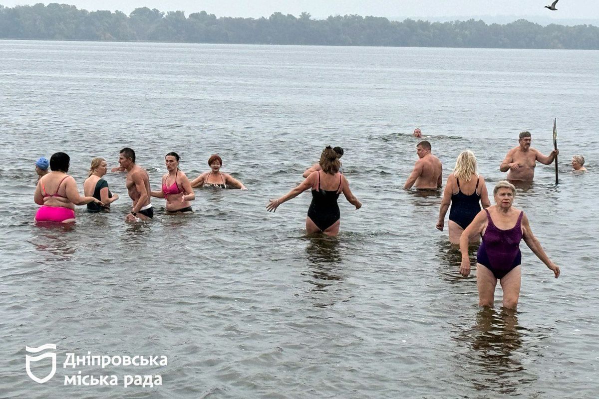 “Після купання відчула приплив енергії”: у Дніпрі стартував сезон зимового плавання 1