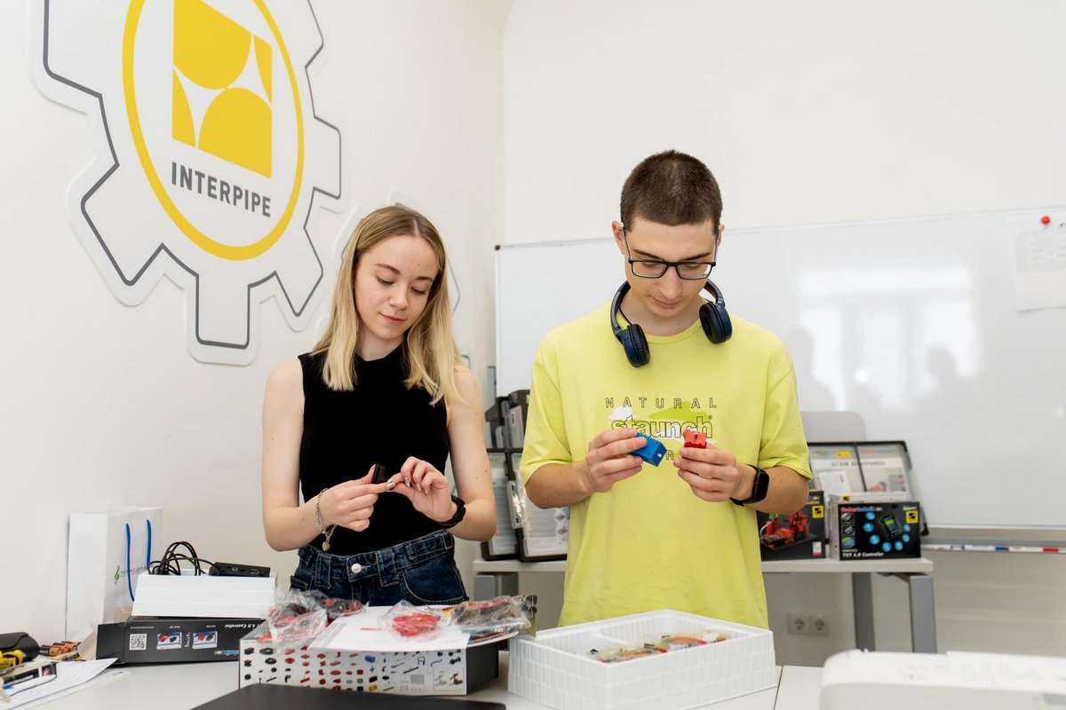 Обладнання німецької компанії Fischertechnik «Дніпровська політехніка» та «Інтерпайп» оновили устаткування лабораторії, в якій навчаються майбутні інженери у Дніпрі 3