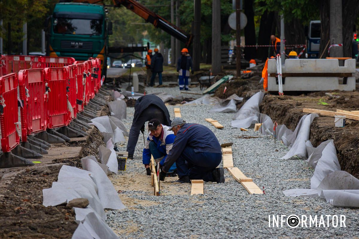 Рабочие заменят более 500 метров пути