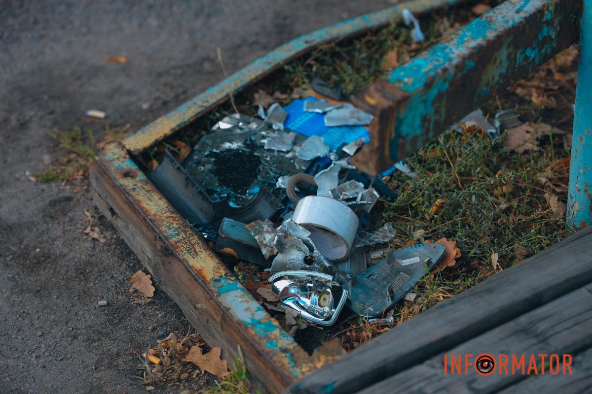 На Слобожанському проспекті після зіткнення з тролейбусом у вантажівки Renault "розвалився" кузов: зайнята смуга 9