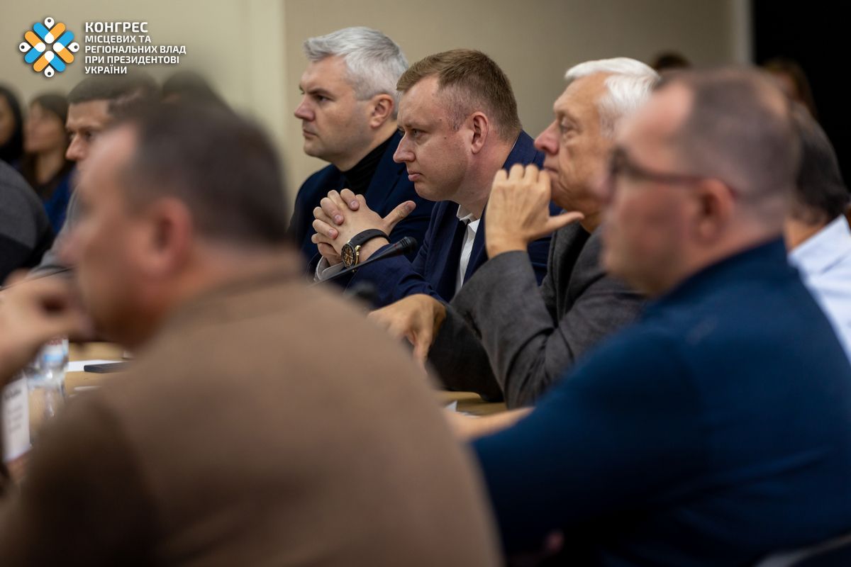 Перша зустріч зібрала майже 500 підприємців області На Дніпропетровщині запустили «Діалог влади та бізнесу»: на першій зустрічі підняли питання критично важливих підприємств 6