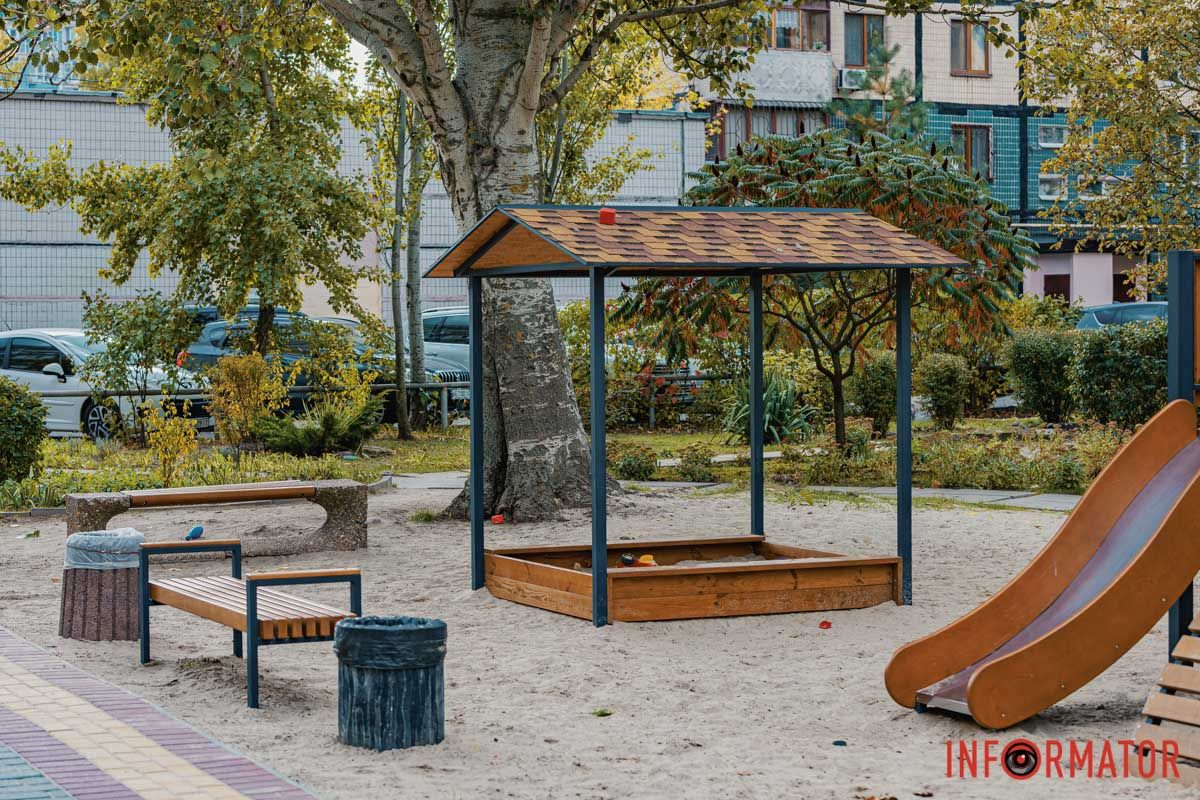 Для детей здесь установили новую песочницу Для детей здесь установили новую песочницу