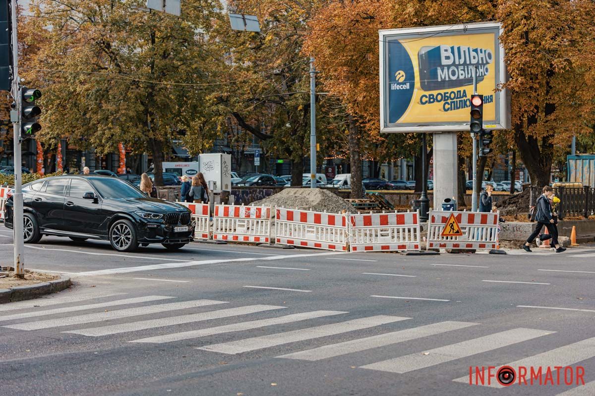 Фото: Андрій Шушпан У Дніпрі на проспекті Яворницького оновлюють підходи до пішохідних переходів 12