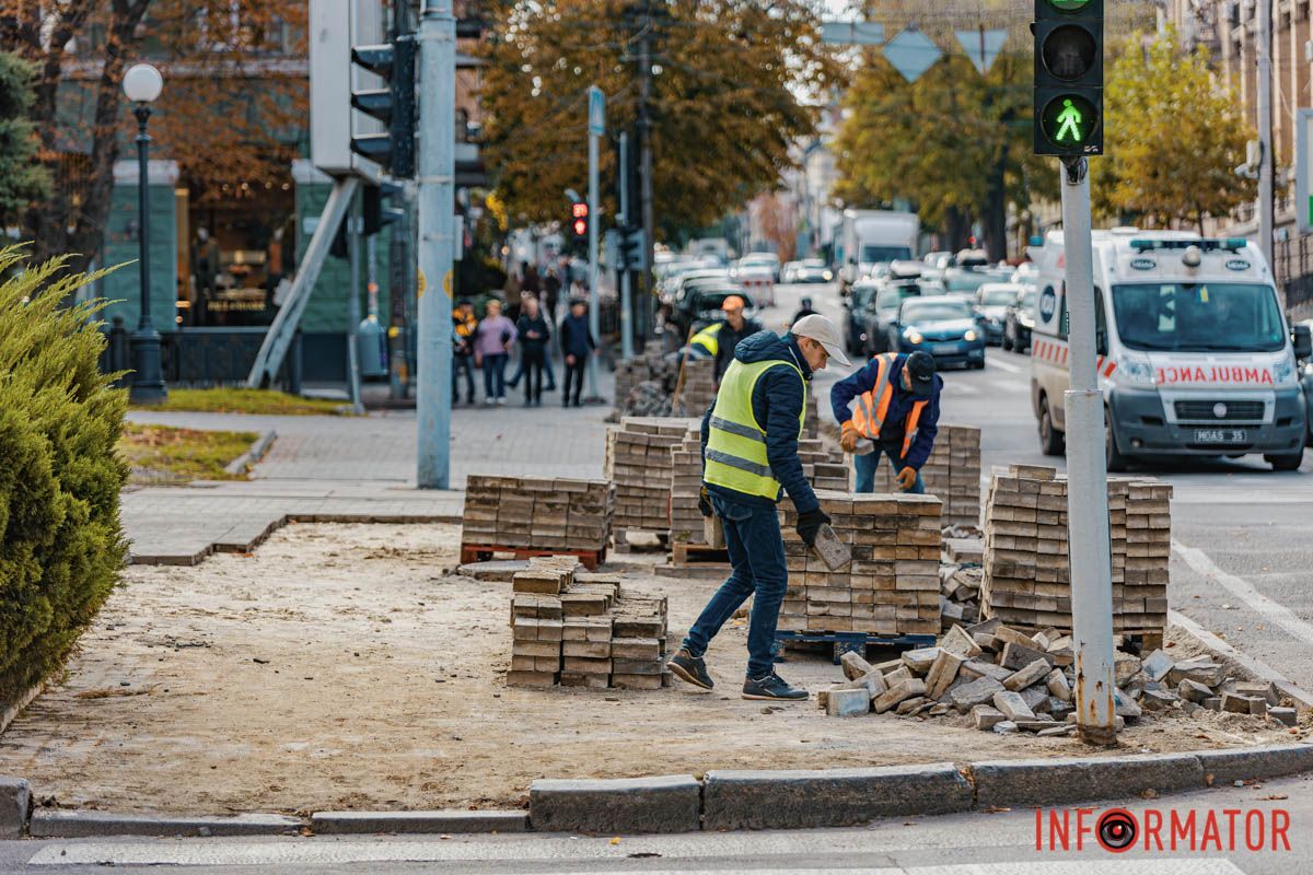 Останні роки всі ремонти у місті виконують з дотриманням умов доступності У Дніпрі на проспекті Яворницького оновлюють підходи до пішохідних переходів 5
