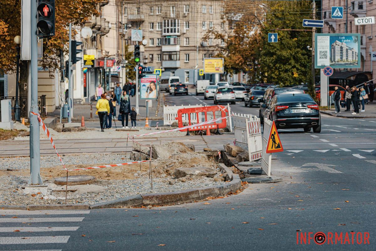 Місце огородили стрічкою У Дніпрі на проспекті Яворницького оновлюють підходи до пішохідних переходів 11