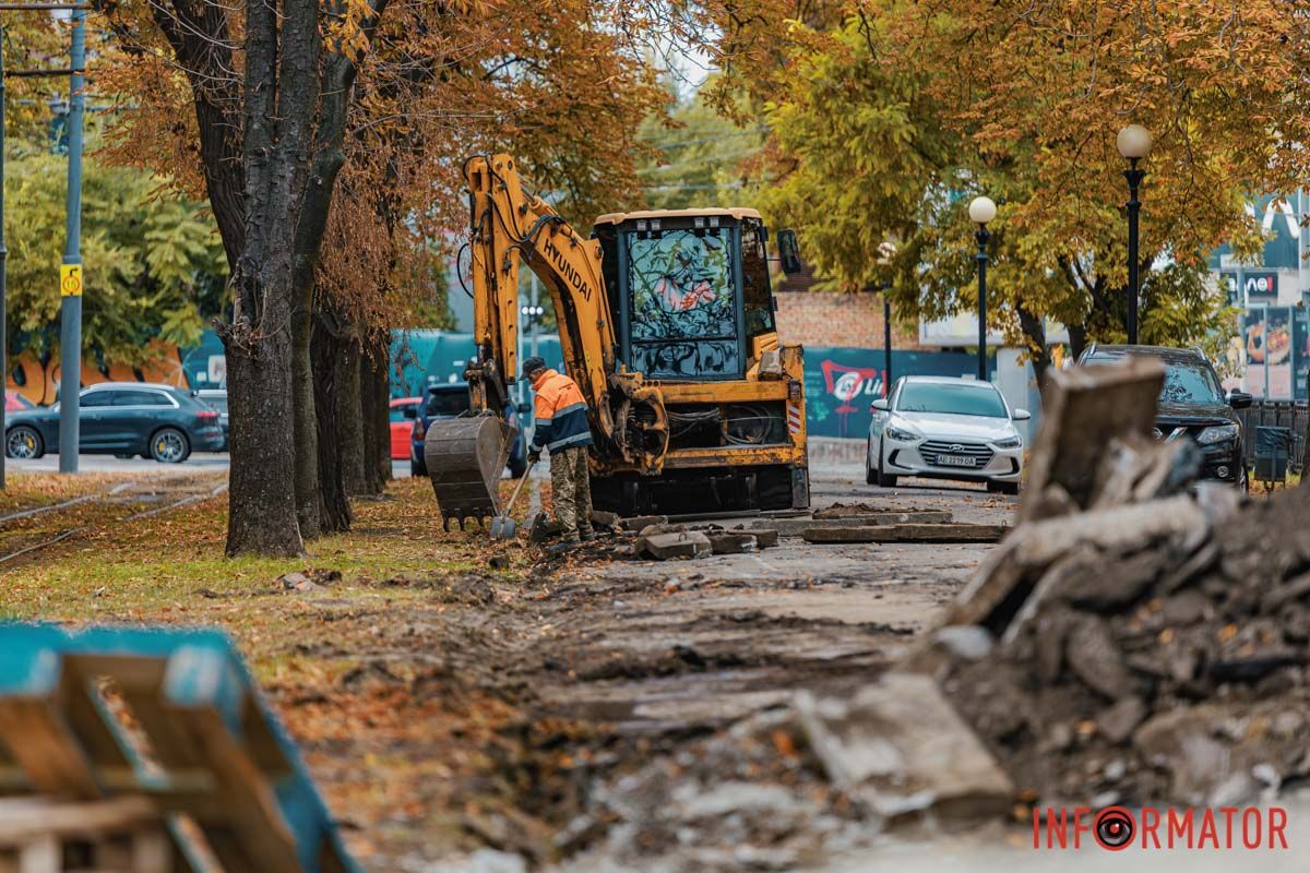 Наразі роботи тримають на перехресті проспекту Дмитра Яворницького та вулиці Січових Стрільців У Дніпрі на проспекті Яворницького оновлюють підходи до пішохідних переходів 2