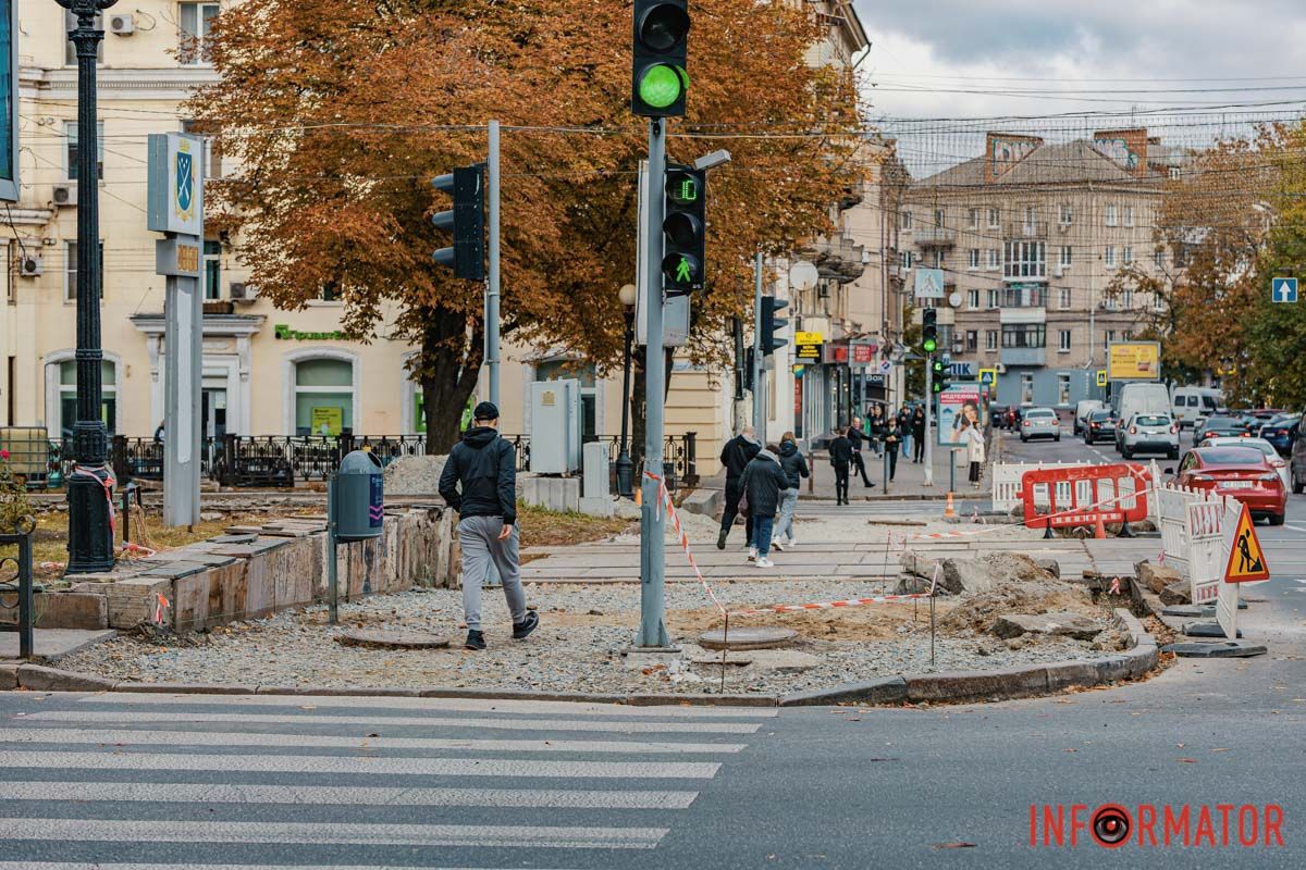 У Дніпрі оновлюють підходи до пішохідних переходів У Дніпрі на проспекті Яворницького оновлюють підходи до пішохідних переходів 1