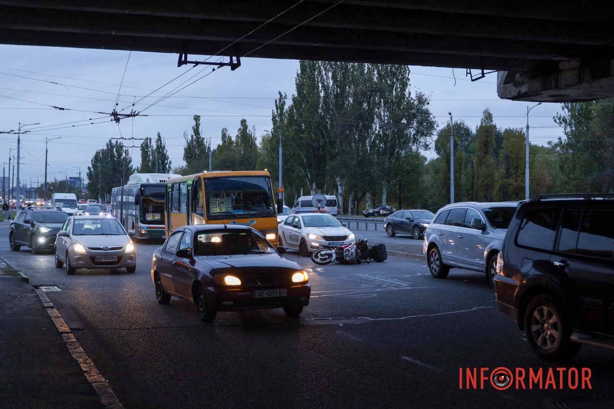 Під мостом зіткнулись мотоцикл Honda та Audi Q7 Під мостом зіткнулись мотоцикл Honda та Audi Q7