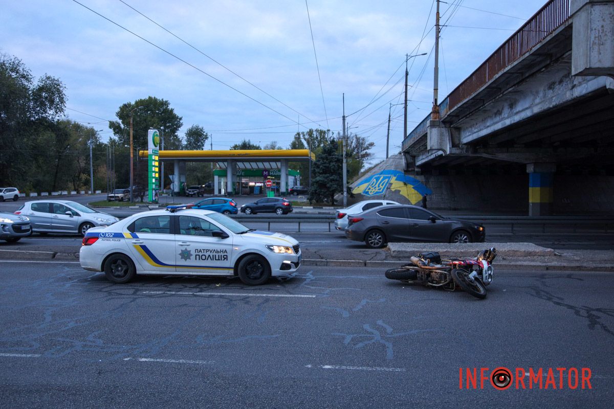 Водій двоколісного транспортного засобу у лікарні Водій двоколісного транспортного засобу у лікарні
