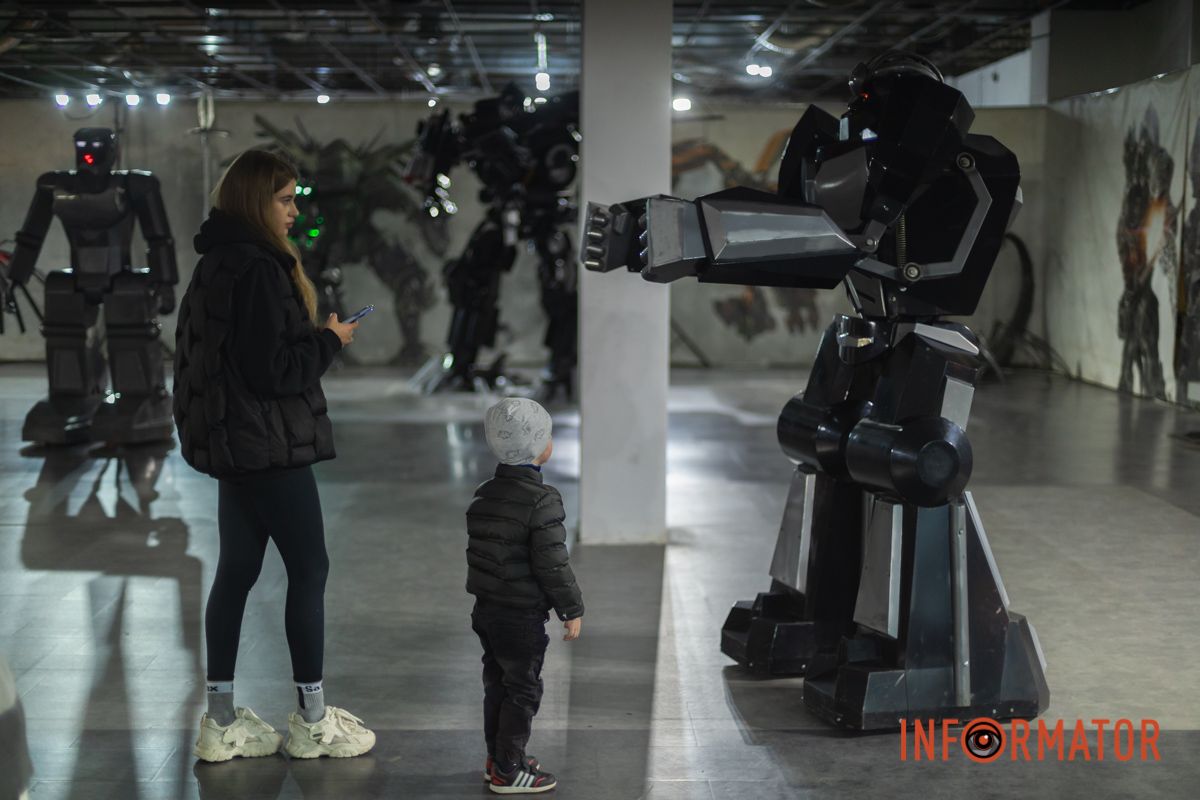 В Днепре проходит выставка роботов и трансформеров