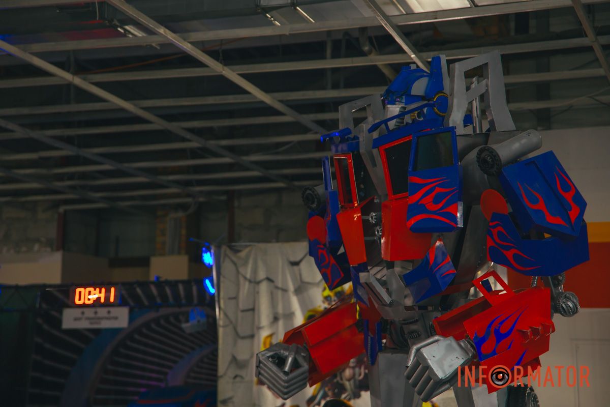 Все фигуры сделаны из металла