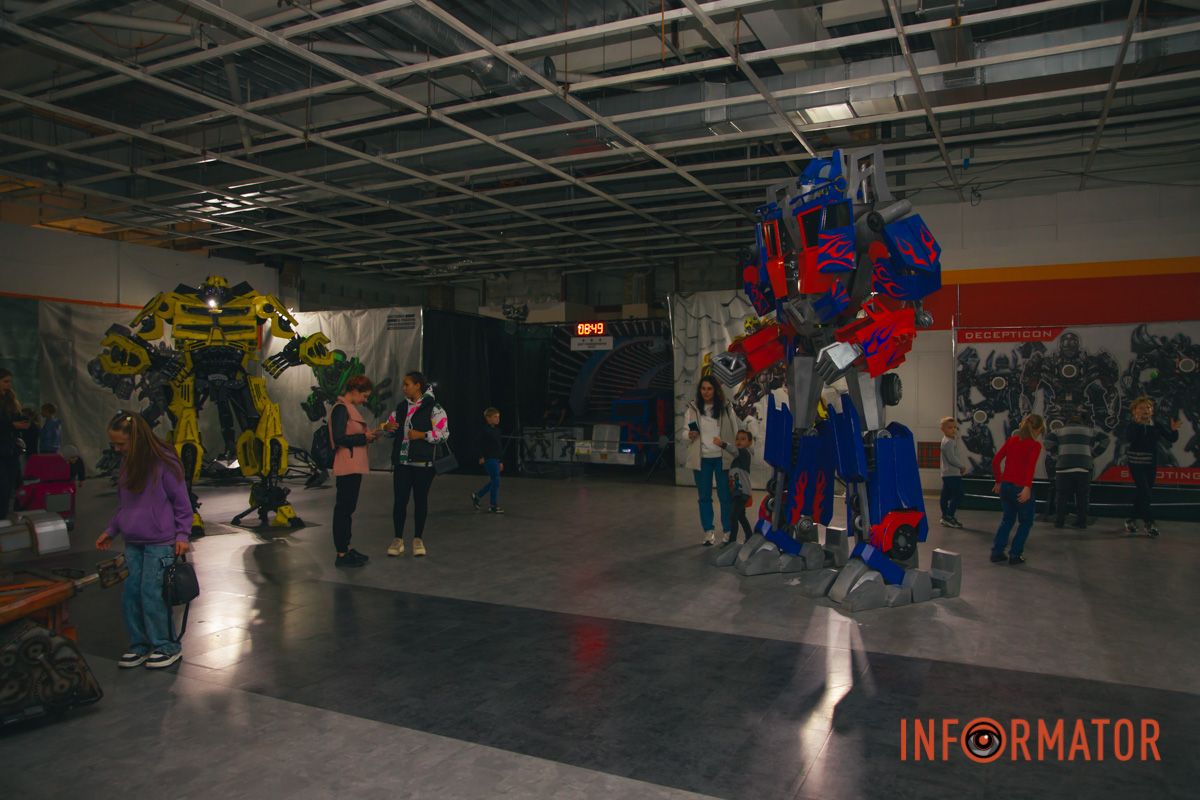 Металлическая скульптура Оптимуса Прайма