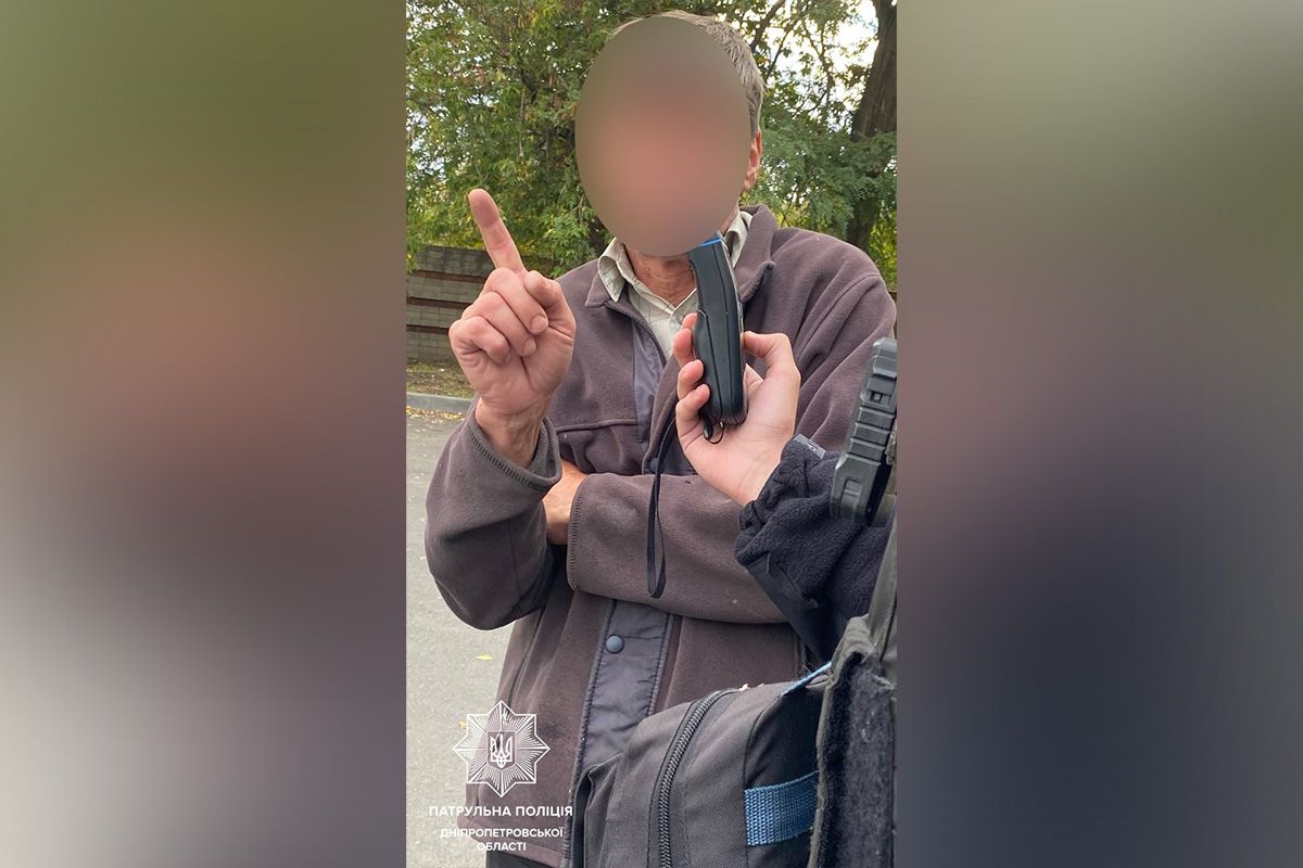 Мужчина вообще не имел права управлять автомобилем. Мужчина вообще не имел права управлять автомобилем.