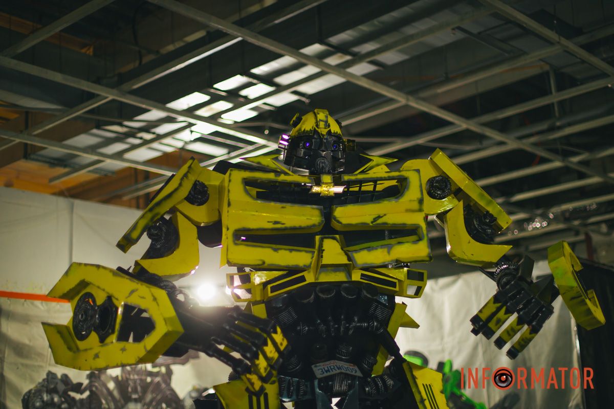 Робот Бамблби имеет миллионы поклонников