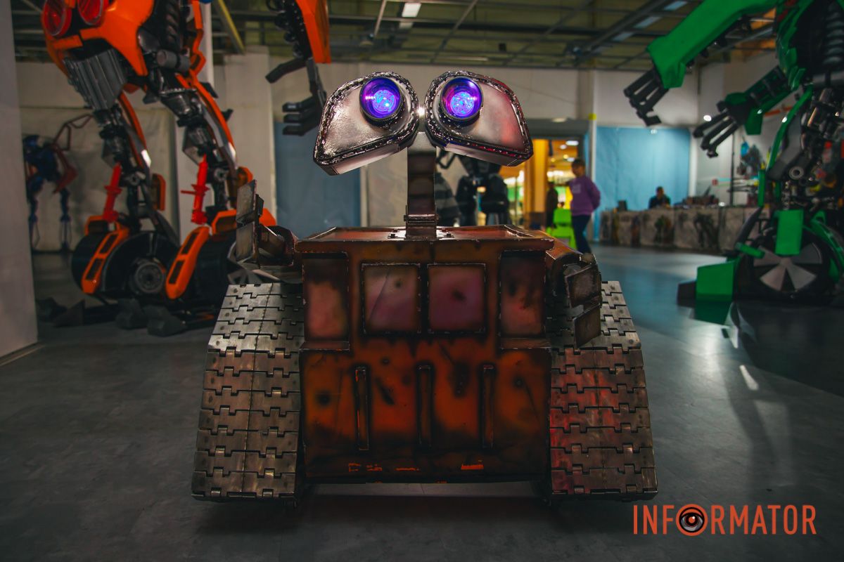 Все узнали? Это же робот Уолли, иногда встречается название Валли