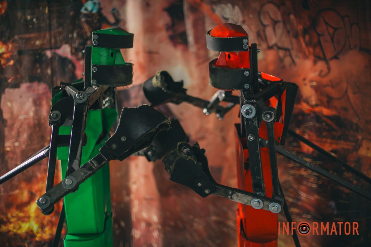 Эти фигуры боксируют