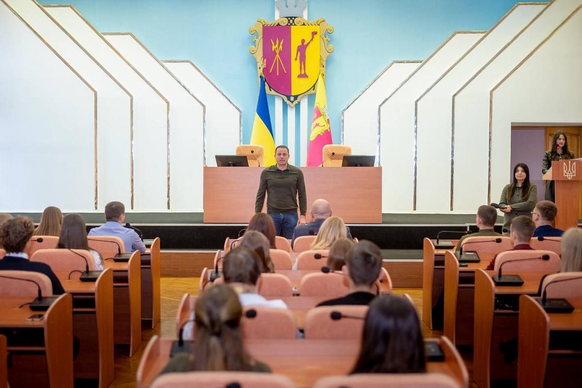 «Прагнуть змінювати наше місто на краще»: у Кам’янському затвердили ще 30 членів Молодіжної ради 5