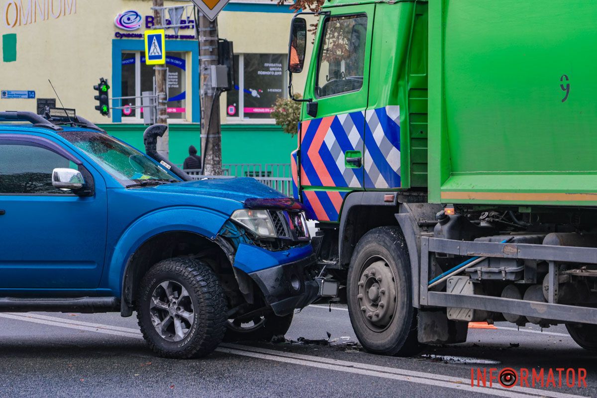Водитель рассказал, что он поворачивал и заднюю часть машины занесло Водитель рассказал, что он поворачивал и заднюю часть машины занесло