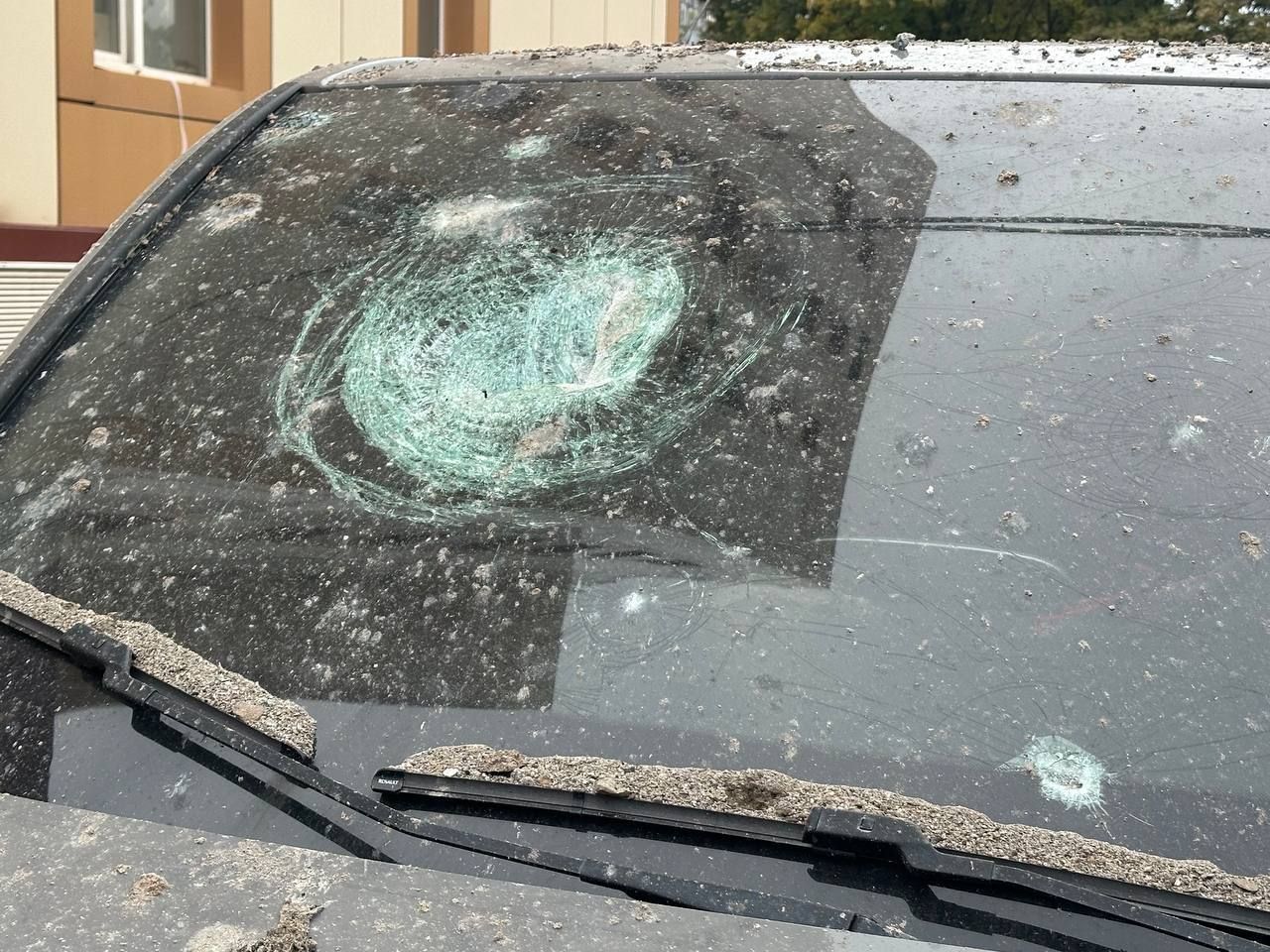 Почти тридцать машин были разбиты Повреждены 15 многоэтажек, магазины и почти 30 машин, пострадали 14 мужчин и 3 женщины: в Кривом Роге завершили спасательную операцию 6