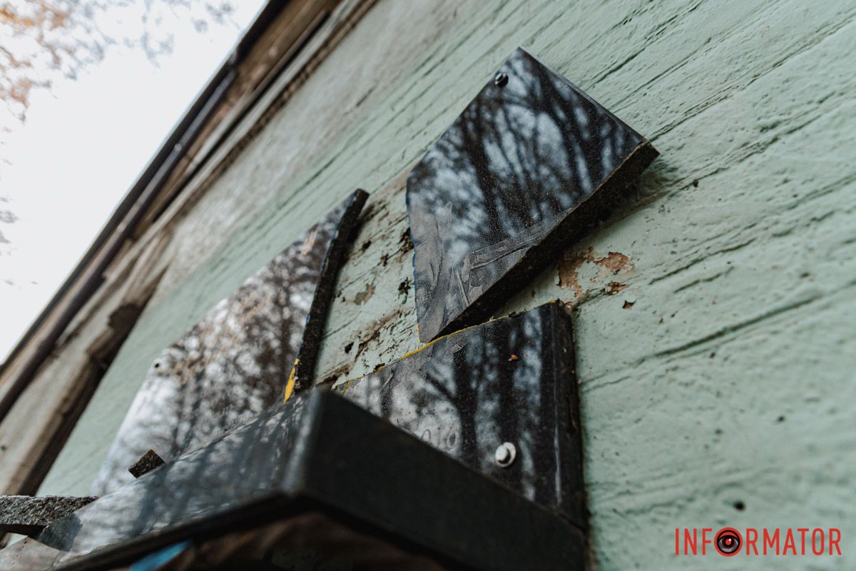 Табличку відкрили 11 квітня 2018 року