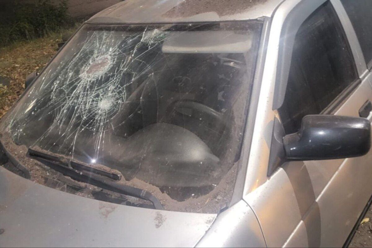 Один з пошкоджених автомобілів