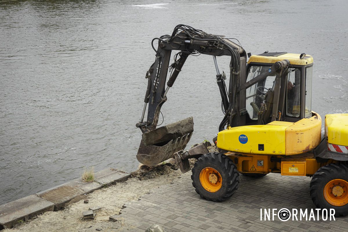 Сейчас работы продолжаются на Сичеславской Набережной