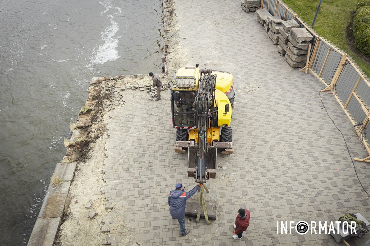 В настоящее время участок огородили забором