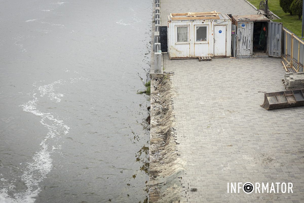 В Днепре ремонтируют аварийные подпорные стенки