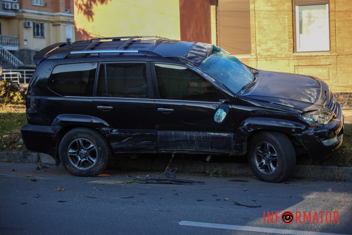 Во вторник, 22 октября, на перекрестке улиц Сечевых Стрельцов и Сергея Подолинского произошла авария В Днепре на Сечевых Стрельцов Hyundai столкнулся с Lexus: есть пострадавший, движение затруднено 1