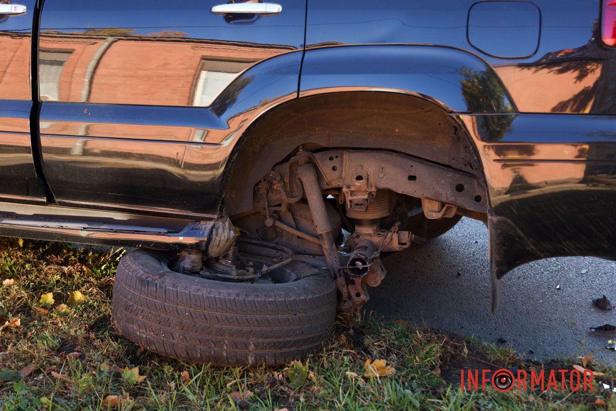 Авария произошла около 8:00 В Днепре на Сечевых Стрельцов Hyundai столкнулся с Lexus: есть пострадавший, движение затруднено 4