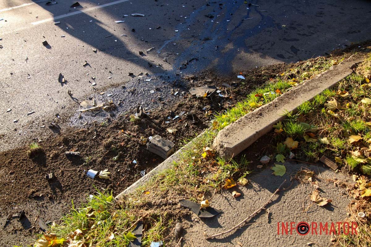 Кормчий Hyundai, вероятно, не предпочел ему в движении В Днепре на Сечевых Стрельцов Hyundai столкнулся с Lexus: есть пострадавший, движение затруднено 6