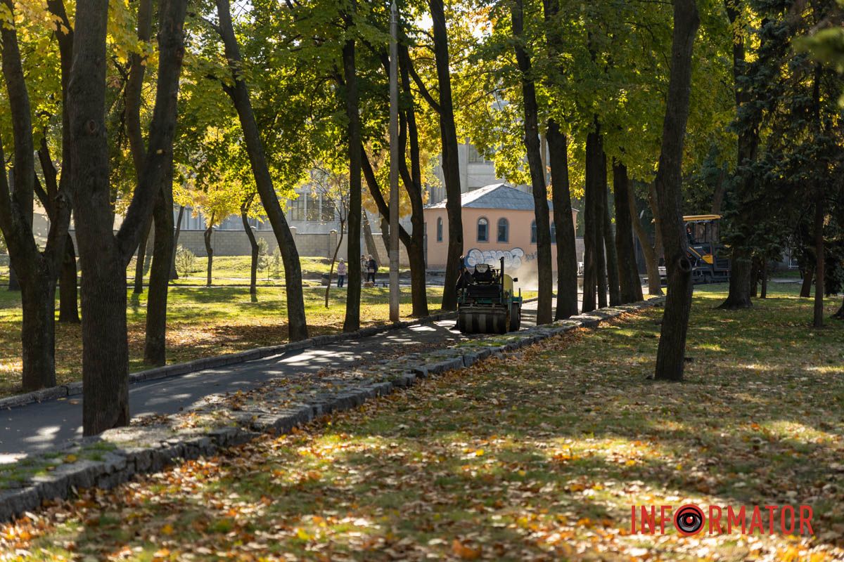 На Соборній площі працюють комунальники На Соборній площі працюють комунальники