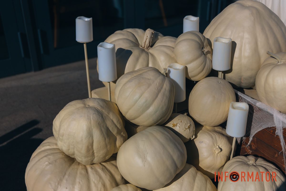 Білий гарбузовий декор до Гелловіну