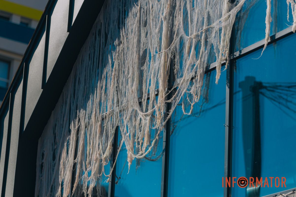 Містичні привиди та гарбузи: на вулиці Первозванівській у Дніпрі з'явилася локація до Гелловіну 43