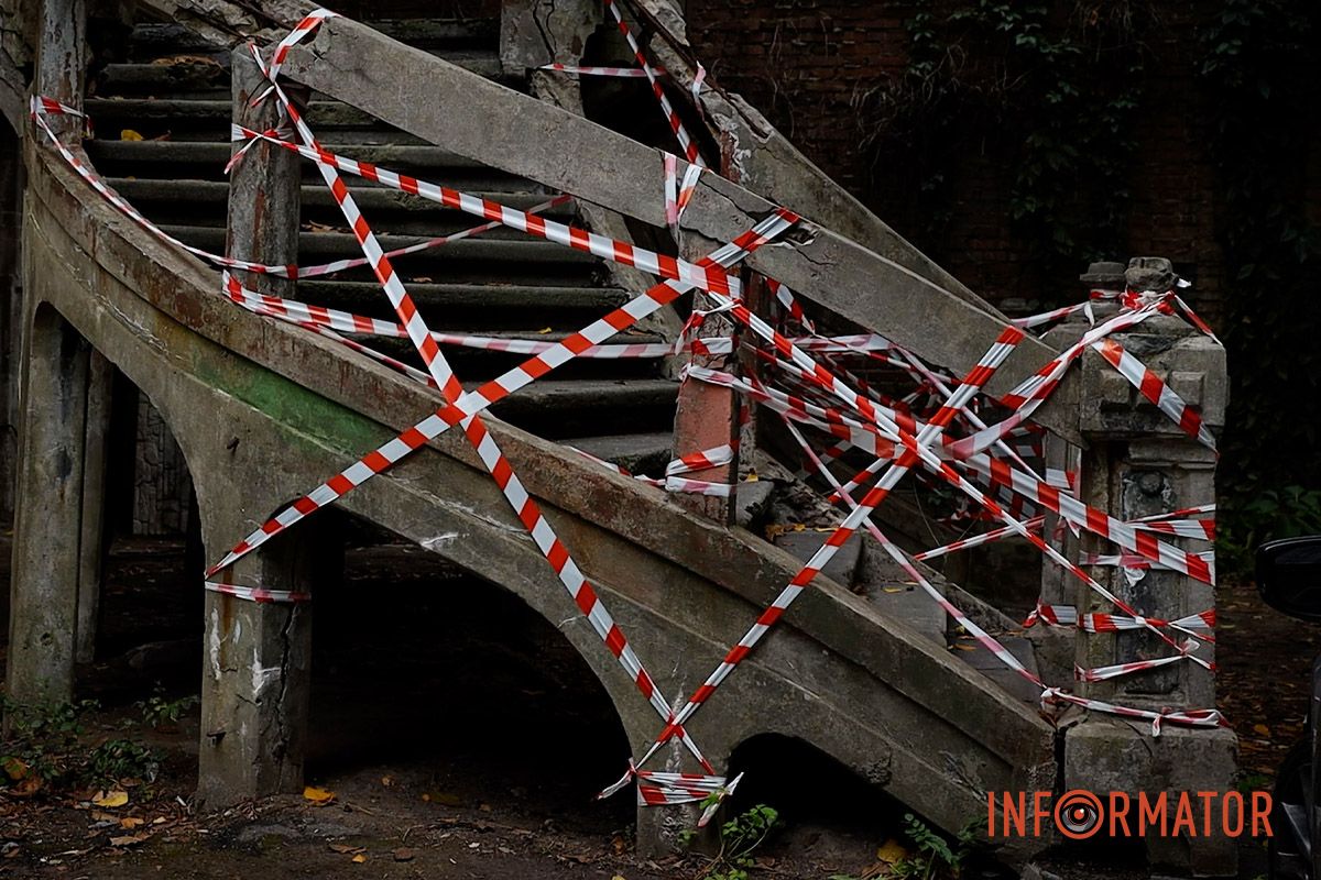 Раніше на них фотографувалися молодята під час романтичних фотосесій Раніше на них фотографувалися молодята під час романтичних фотосесій