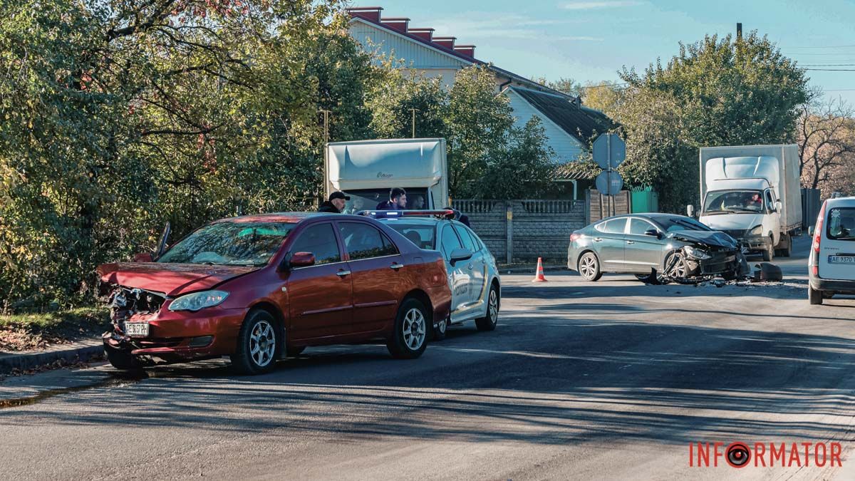 В Днепре на Отечественной столкнулись BYD и Hyundai: пострадал мужчина