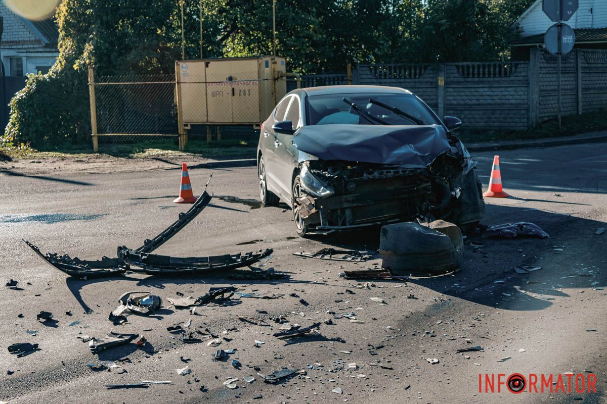 Автівтки тривалий час залишаються на своїх місцях через сильні пошкодження Автівтки тривалий час залишаються на своїх місцях через сильні пошкодження