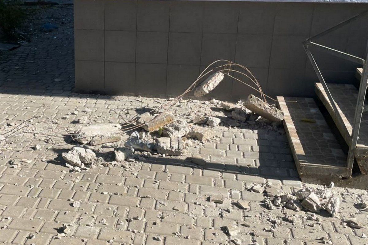 Кроме магазинов, повреждены офис, стоматология, два АЗС, автомойка Кроме магазинов, повреждены офис, стоматология, два АЗС, автомойка