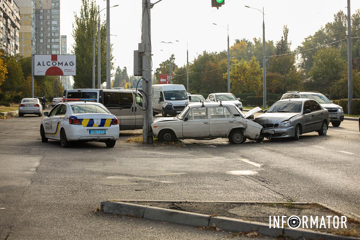 Об этом сообщает Информатор с места происшествия Об этом сообщает Информатор с места происшествия