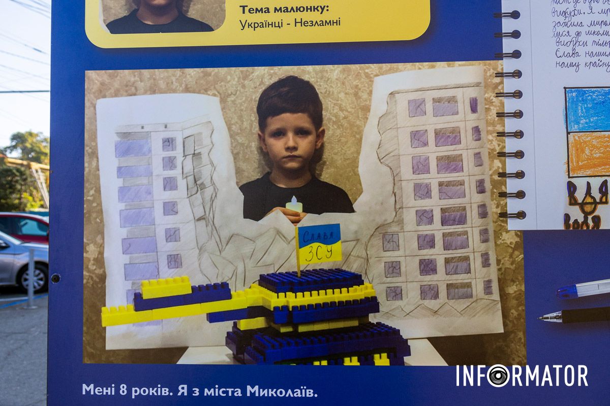 Крила Малюнки побачать за кордоном: у Дніпрі на площі Героїв Майдану відкрили виставку «Обличчя Української Мрії» 15