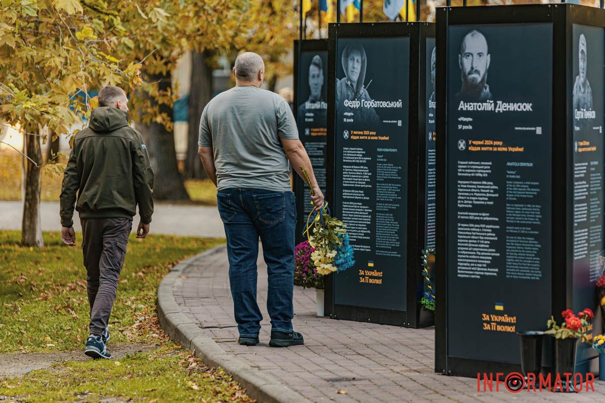 На виставку прийшли й побратими  На виставку прийшли й побратими