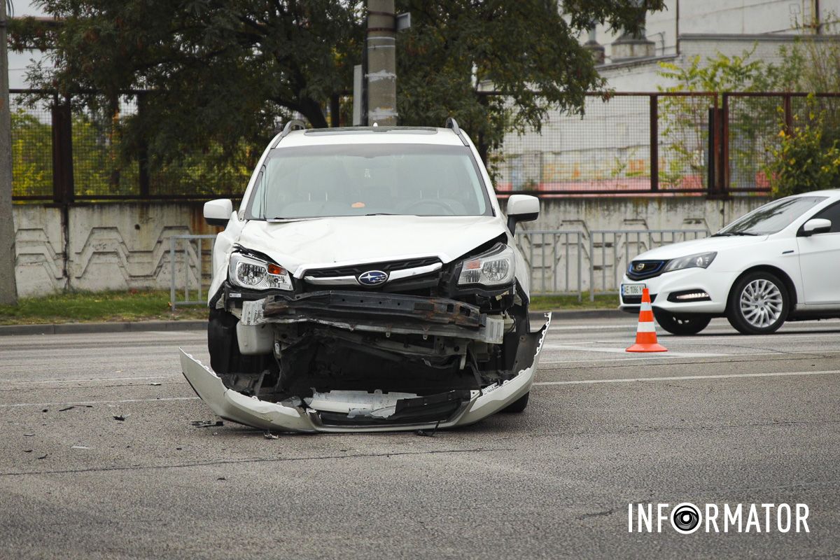 У “кросовера” пошкоджена передня частина