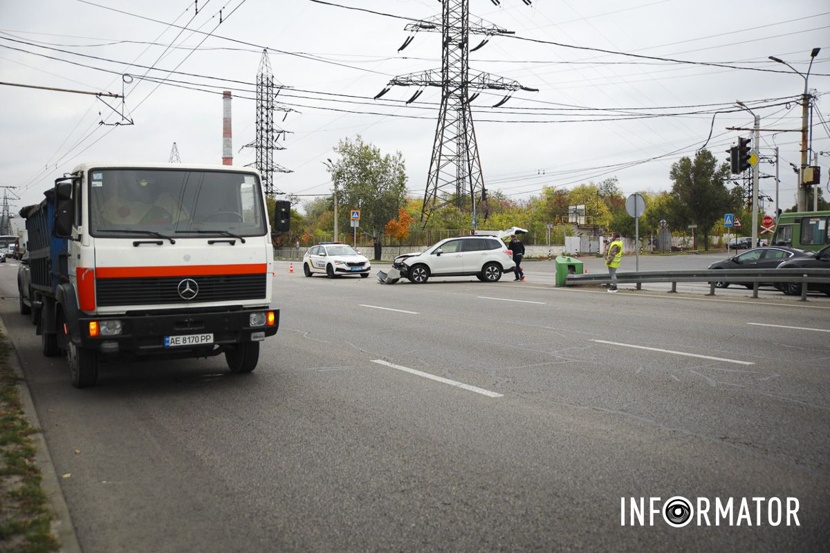 У Дніпрі на перехресті вулиці Набережна Заводська та проспекту Свободи сталася ДТП