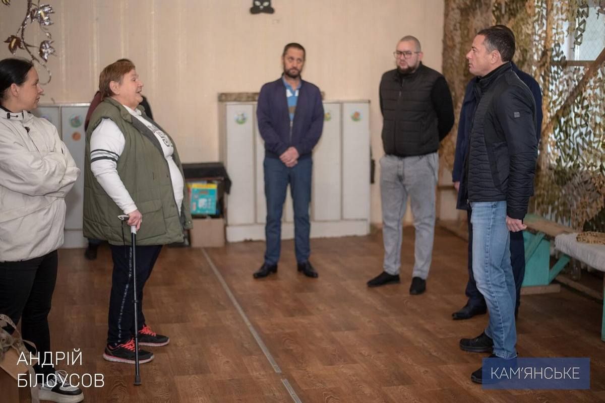 У Кам’янському у волонтерський осередок «Павутинка» передали спанбонд та гуманітарні набори 5